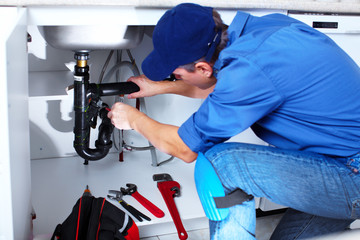 Professional plumber. - 42570339