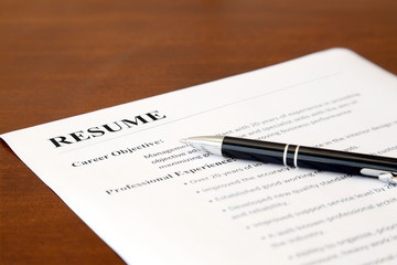 Obraz premium Closeup of Resume with Pen on the Table