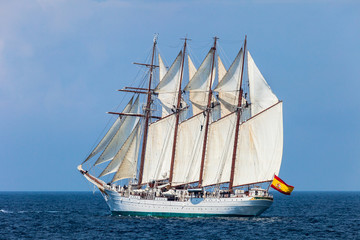 Fototapeta na wymiar Statek Juan Sebastian de Elcano