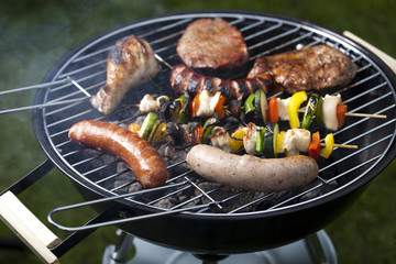 Barbecue a hot summer evening, Grilling 
