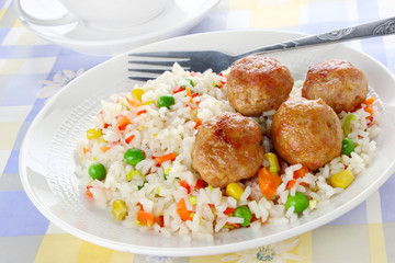 Meatballs with rice and vegetables