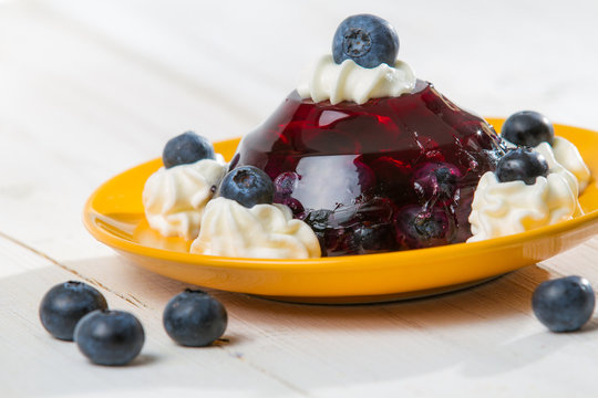 Jelly with fresh blueberries