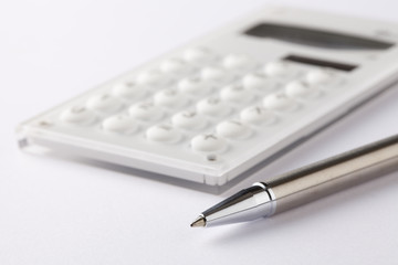 電卓とペン