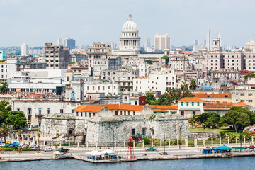 Fototapeta na wymiar Miasto Hawana tym słynnych budynków