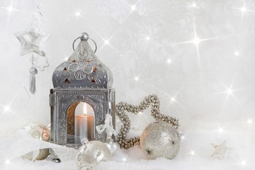 Weihnachten ... Luxuriös mit Laterne in Silber und Weiß