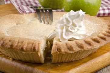 crunchy apple pie with whipped cream