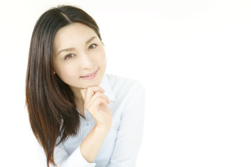 笑みがこぼれるオフィスレディー