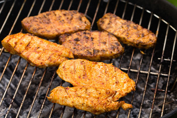 Grill mit Putensteak,Schweinesteak
