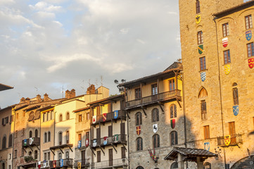Fototapeta na wymiar Średniowieczne budowle w Arezzo (Toskania, Włochy)