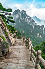 Fototapeta na wymiar Huangshan mountain path