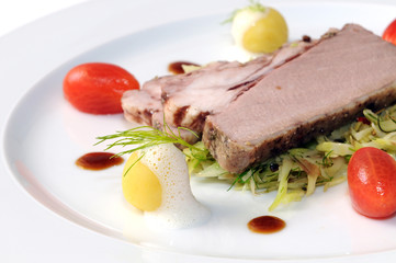 Kalbsbrust mit Cocktailtomaten, Pellkartoffeln auf Fenchelgemüse