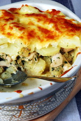 Ziemniaki dauphinoise z kurczakiem i rozmarynem