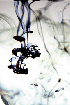 Tinte im Wasserglas 03
