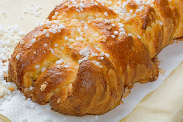 frisch gebackener Germ- oder Hefestriezel