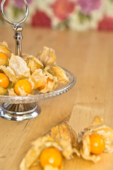 Physalis auf Glasetagere