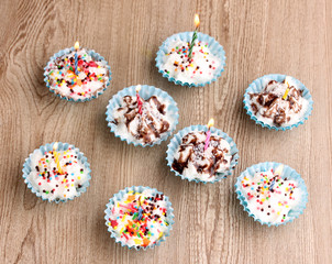 Creamy cupcakes on wooden background