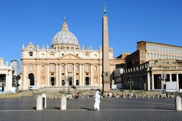 Rom Petersdom mit Nonne