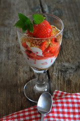 Erdbeercreme im Becher