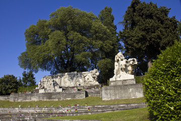 Bologna, monumento a Carducci