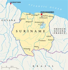 Fotobehang Politieke kaart van Suriname met hoofdstad Paramaribo, nationale grenzen, belangrijkste steden, rivieren en meren. Met Engelse aanduiding en schaalverdeling. Illustratie. Vector. © Peter Hermes Furian