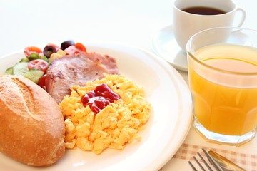 Breakfast Scrambled egg and bacon with salad