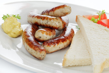 Nürnberger Rostbratwürstchen mit Toastbrot