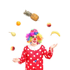 A smiling clown juggling fruits