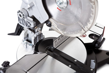 Electrical saw with circular blade