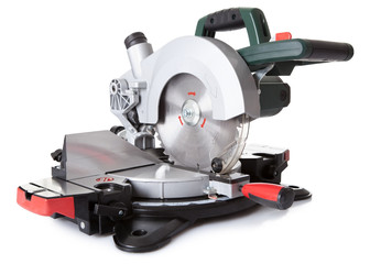 Electrical saw with circular blade