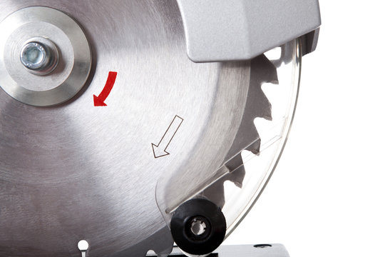 Electrical saw with circular blade