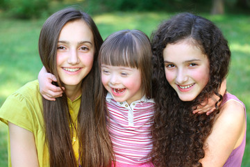 Obraz premium Happy little girl with sisters