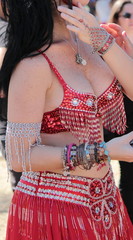 donna vestita di rosso, odalisca