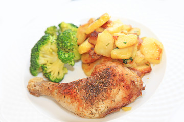 Pouletschenkel Bratkartoffeln Gemüse
