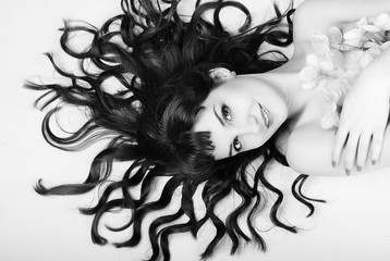 Fototapeta premium portrait beautiful girl with long hair with narcissus