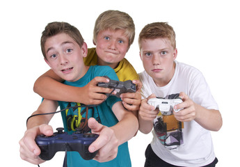 Teens beim Computerspielen