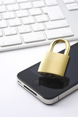 携帯電話と南京錠
