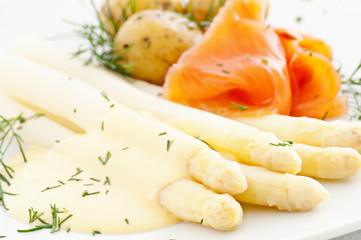 Spargel mit Lachs