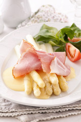 Spargel mit Schinken