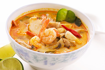 Tom yum thale suppe