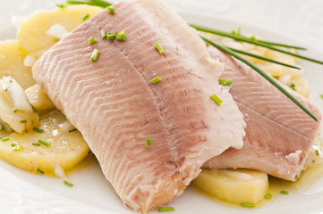 Räucherforelle mit Kartoffelsalat