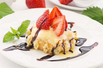 Waffel mit Eierlikör und Erdbeeren