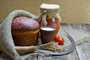 Composition of milk on the bread, the old background