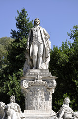 Fototapeta na wymiar Rome Villa Borghese Goethe Detail Denkmal