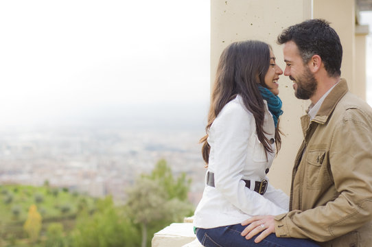 Pareja Joven De Enamorados