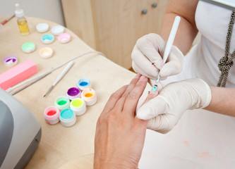 coloring nails