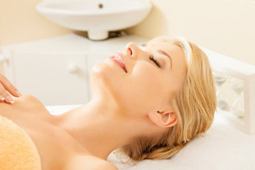 Obraz premium beautiful woman in spa salon