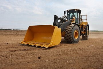tractor © Dmitry Vereshchagin