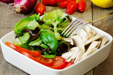 healthu salad wih ingredients