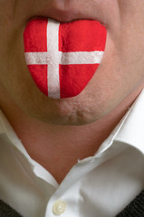 Naklejka premium man tongue painted in denmark flag symbolizing to knowledge to s