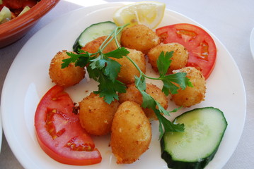 Griechische Küche - Käse Bällchen